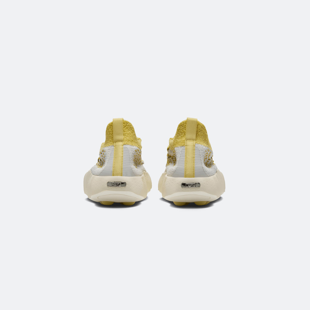 Nike Mind 002 FlyKnit "Light Bone & Saturn Gold"