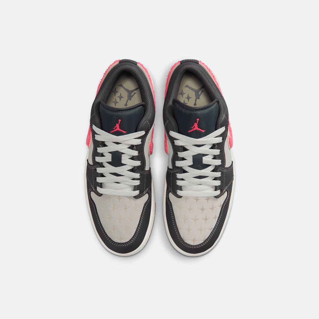 W Jordan 1 Low "Hot Punch"