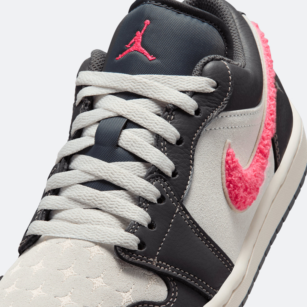 W Jordan 1 Low "Hot Punch"